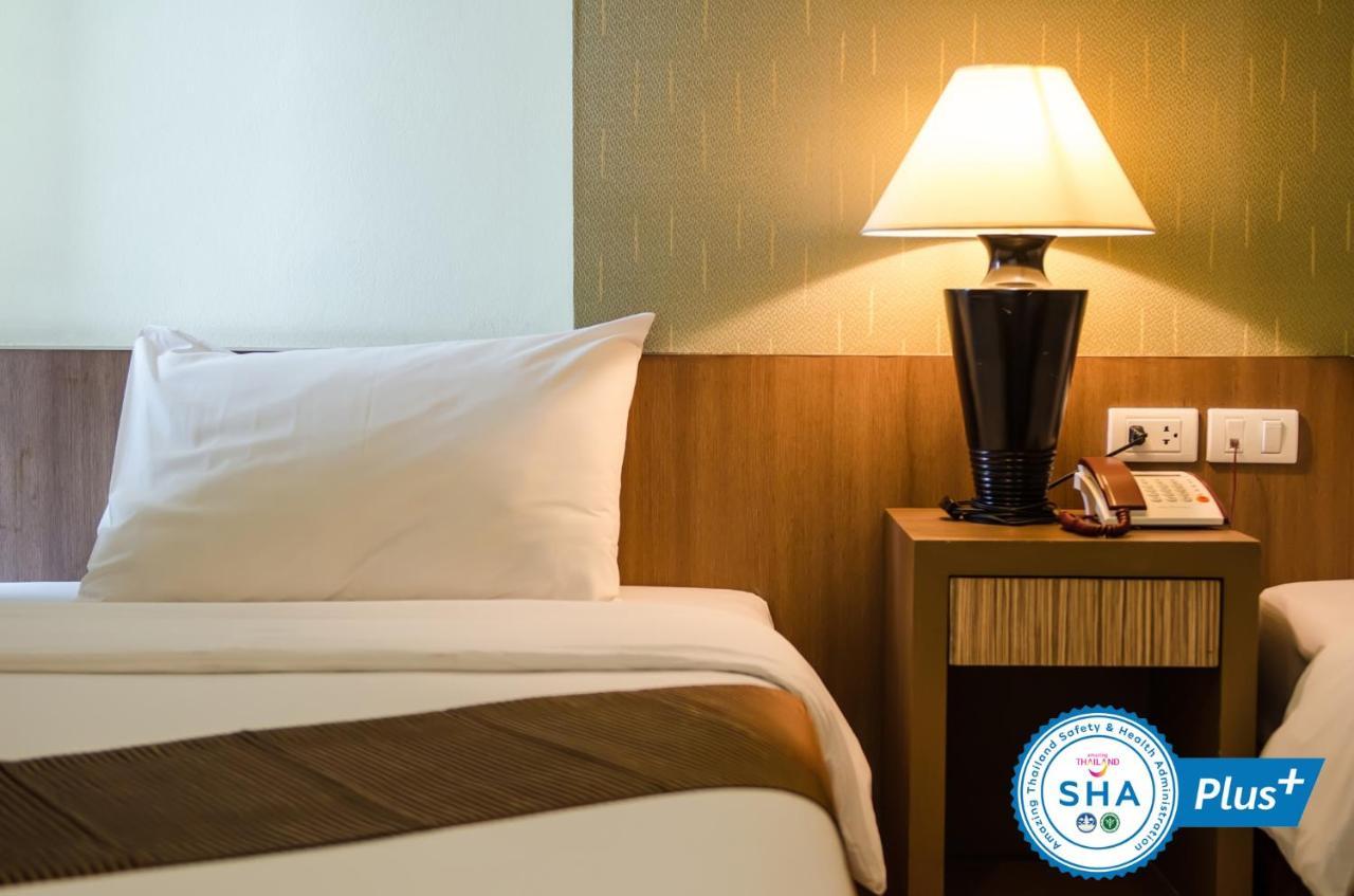 The Platinum Suite Банкок Екстериор снимка