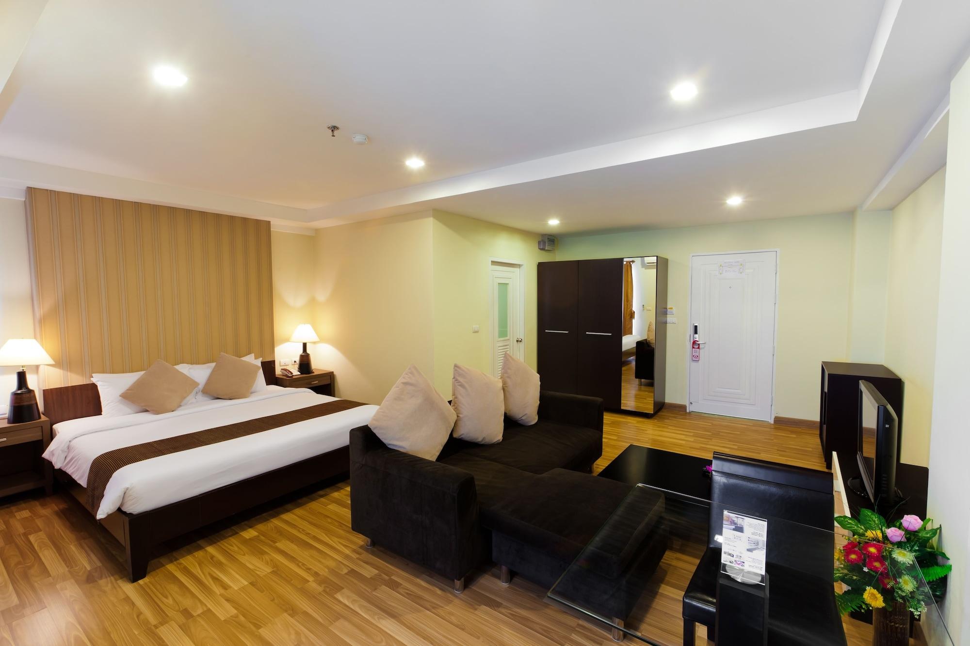 The Platinum Suite Банкок Екстериор снимка