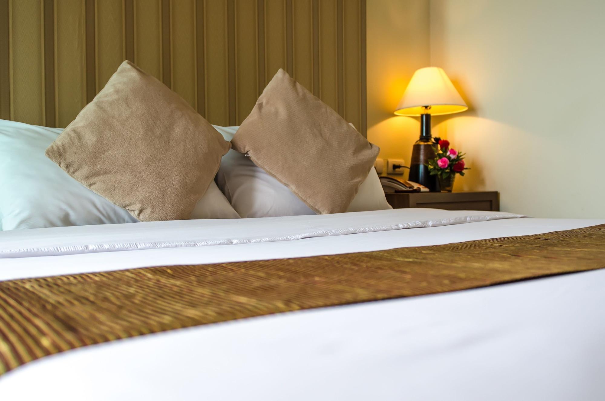 The Platinum Suite Банкок Екстериор снимка