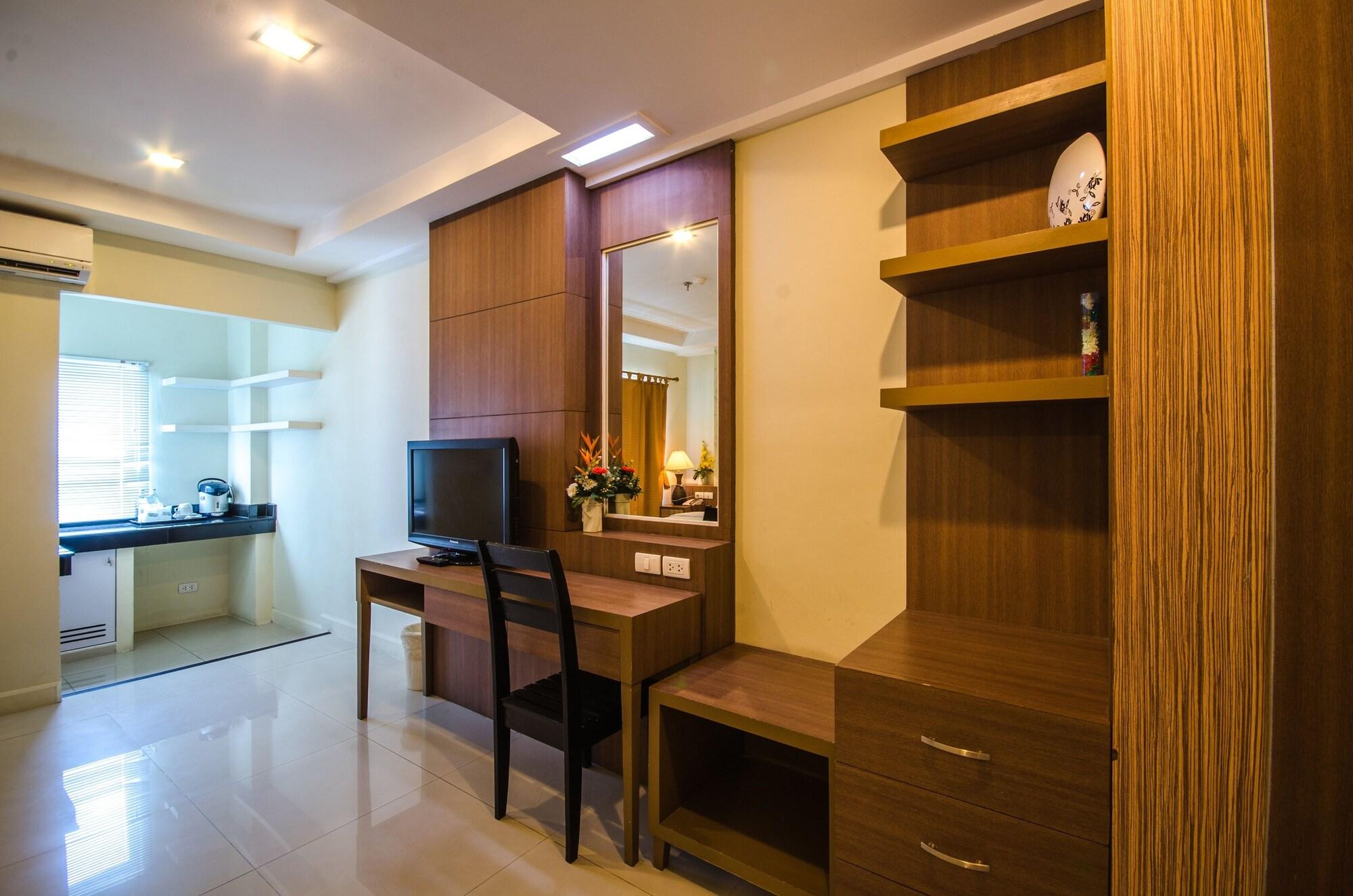 The Platinum Suite Банкок Екстериор снимка
