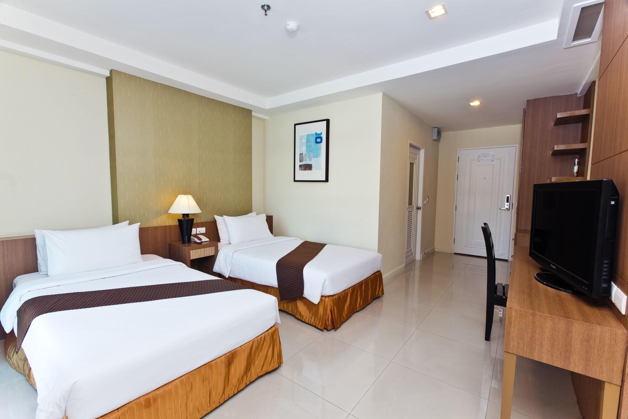 The Platinum Suite Банкок Екстериор снимка