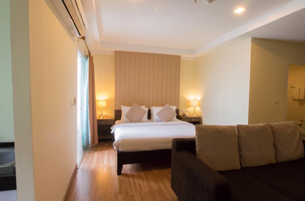 The Platinum Suite Банкок Екстериор снимка