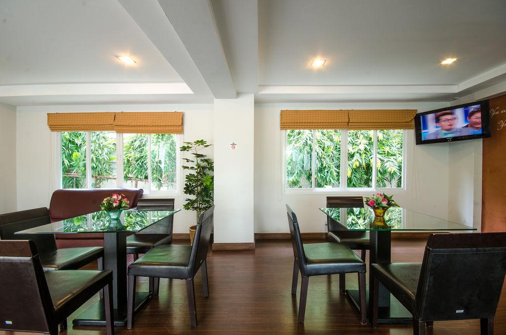 The Platinum Suite Банкок Екстериор снимка