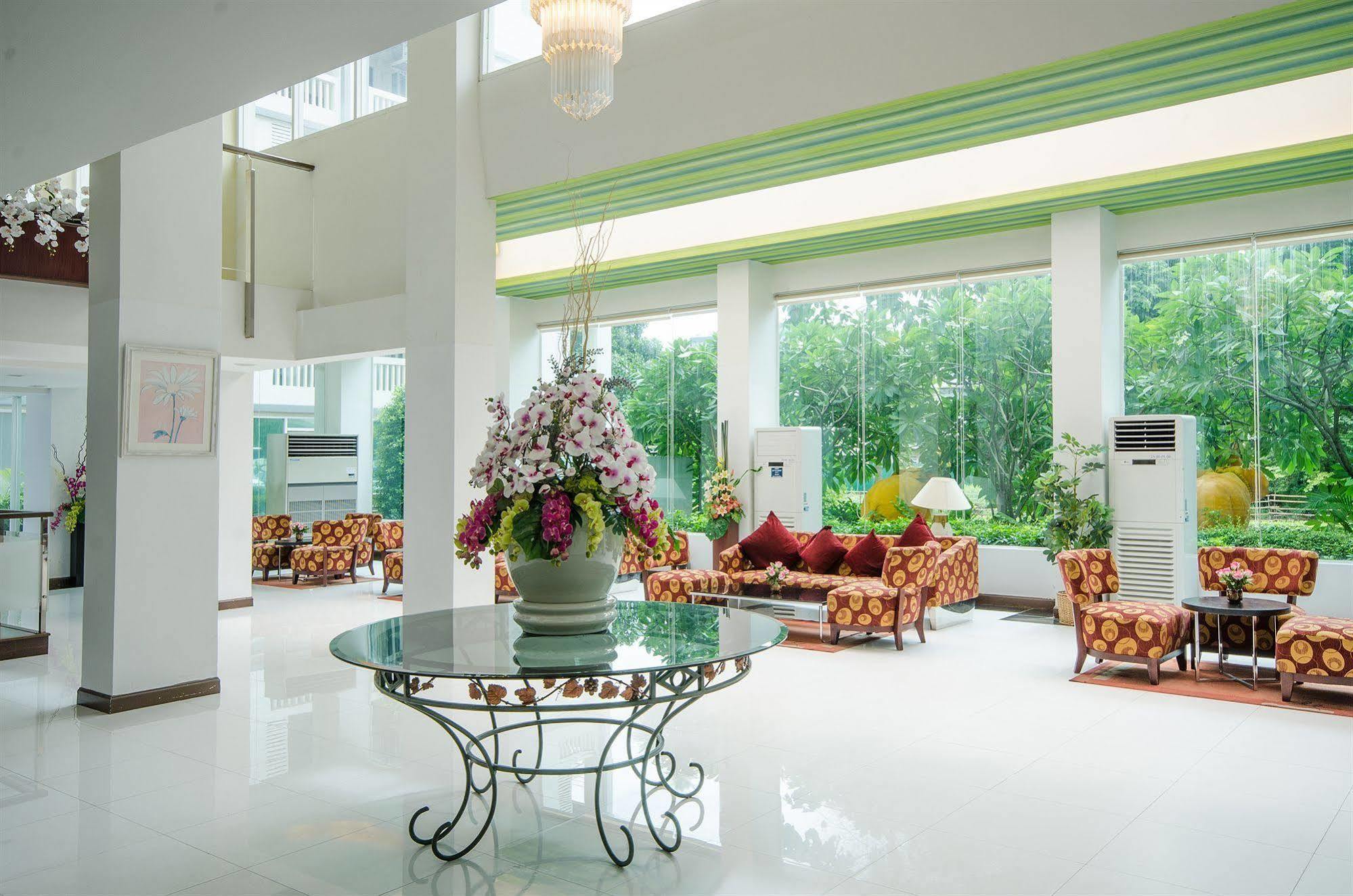 The Platinum Suite Банкок Екстериор снимка