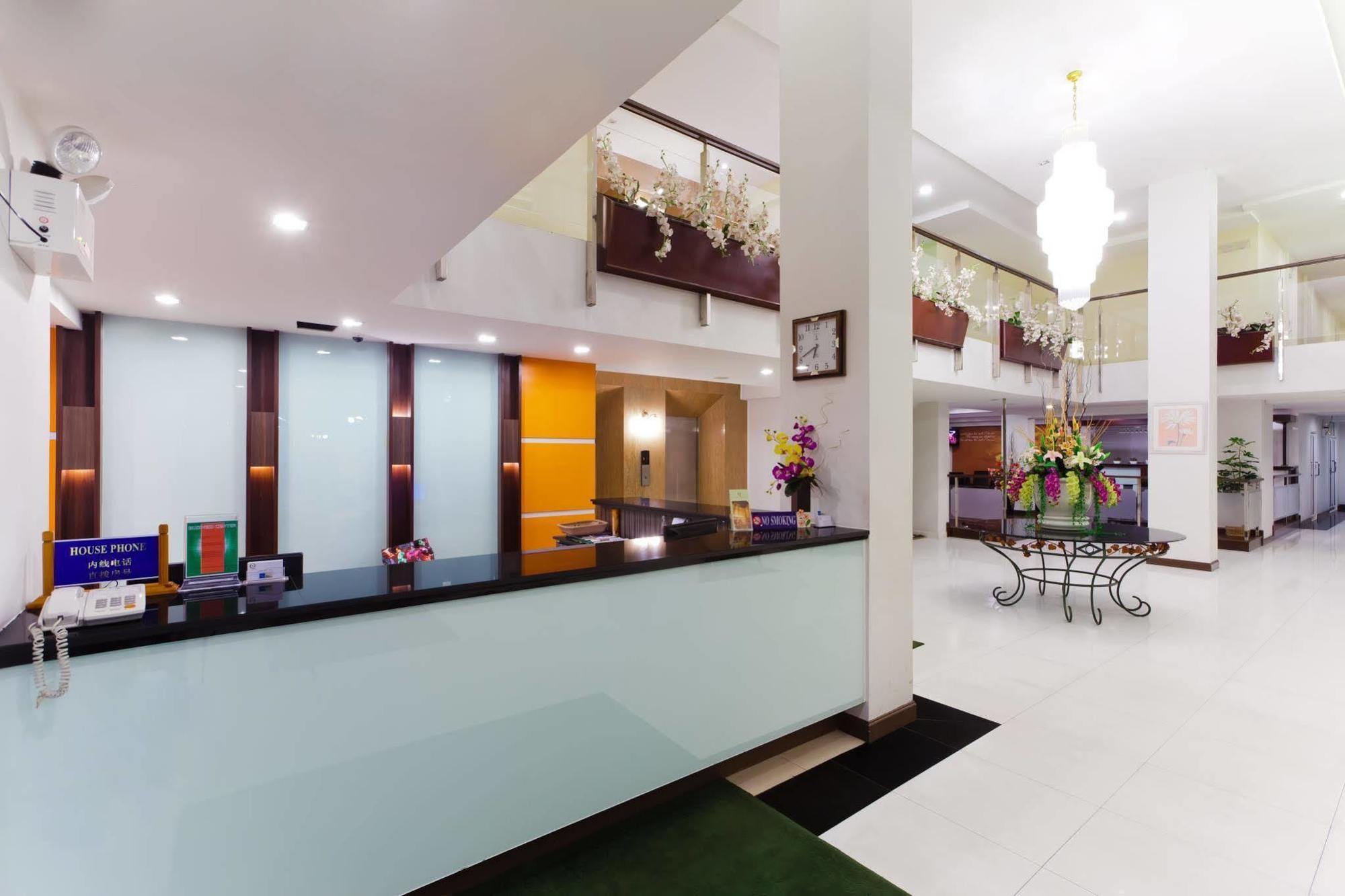 The Platinum Suite Банкок Екстериор снимка