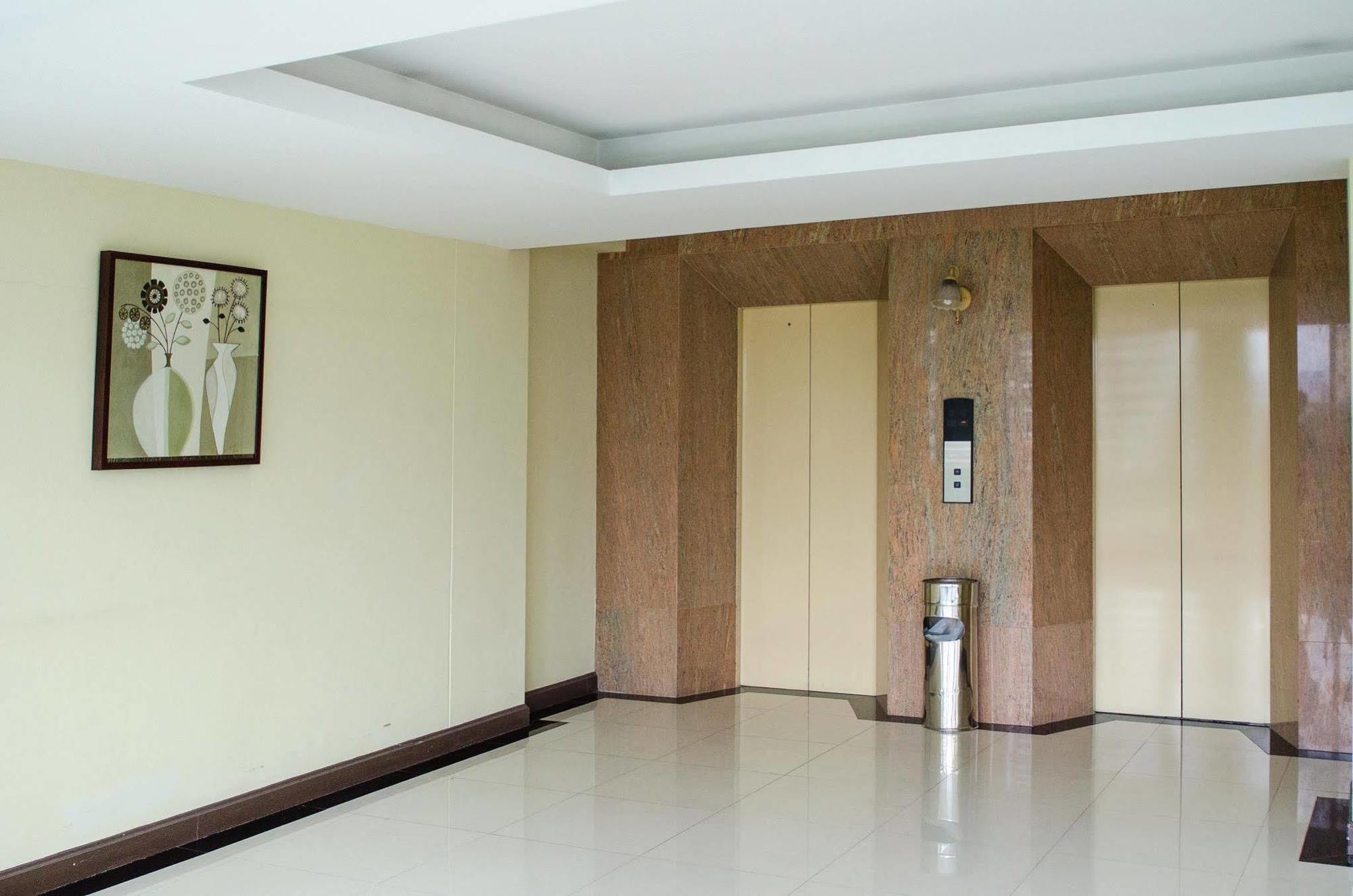 The Platinum Suite Банкок Екстериор снимка