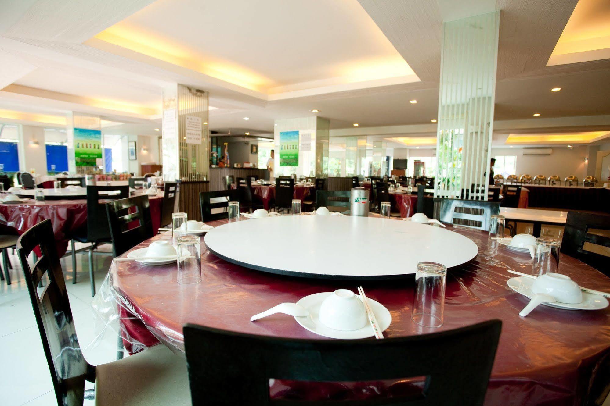 The Platinum Suite Банкок Екстериор снимка