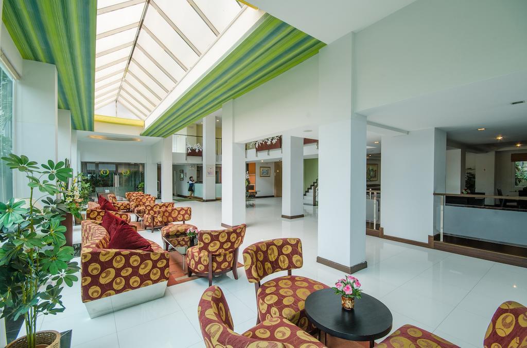 The Platinum Suite Банкок Екстериор снимка