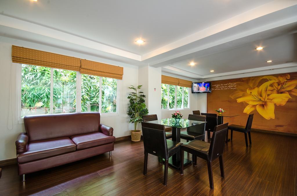The Platinum Suite Банкок Екстериор снимка