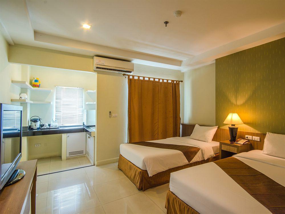 The Platinum Suite Банкок Екстериор снимка