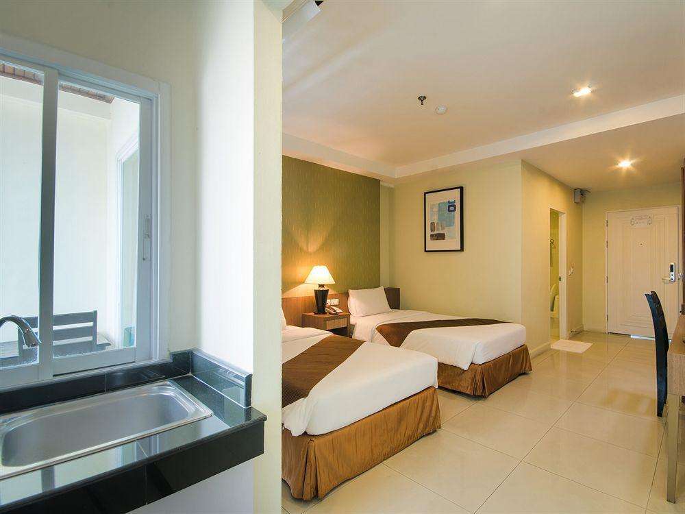 The Platinum Suite Банкок Екстериор снимка